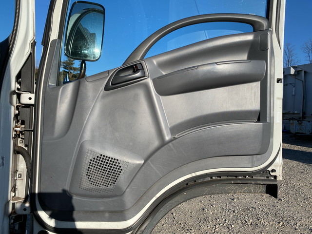 いすゞエルフ冷凍車（冷蔵車）小型（2t・3t）[写真24]