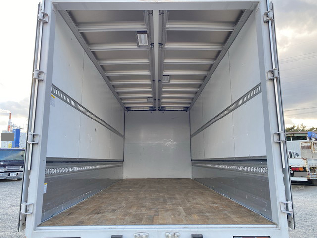 三菱ふそうファイターアルミウイング中型（4t）[写真12]