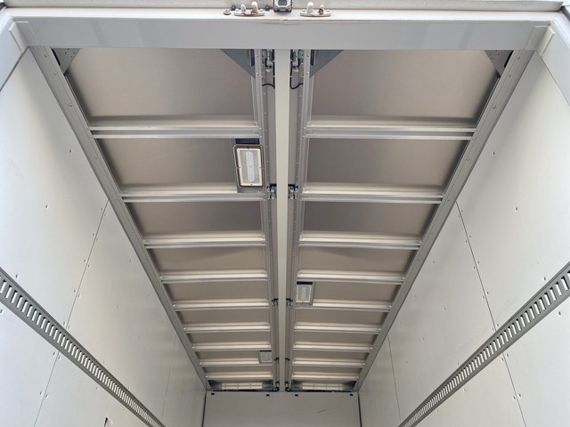 三菱ふそうファイターアルミウイング中型（4t）[写真13]