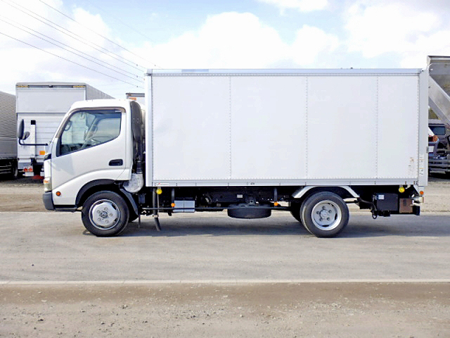 日野デュトロパネルバン小型（2t・3t）[写真04]