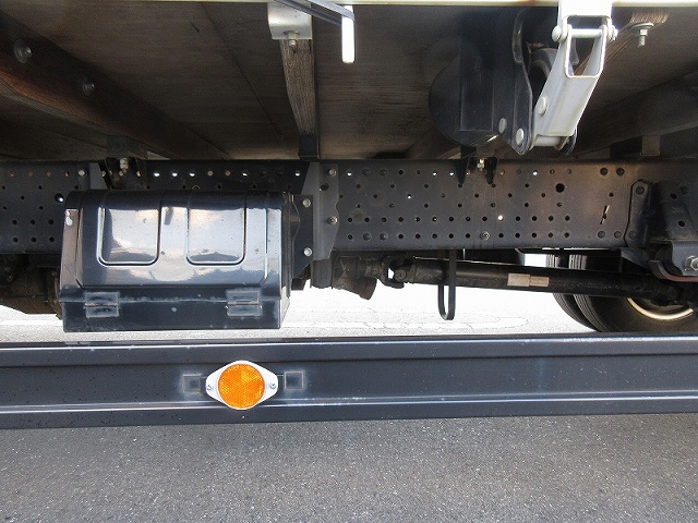 いすゞエルフ幌ウイング小型（2t・3t）[写真18]