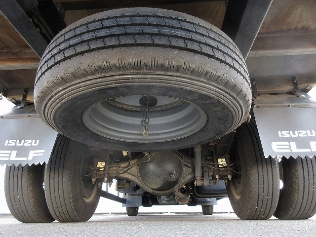 いすゞエルフ幌ウイング小型（2t・3t）[写真20]