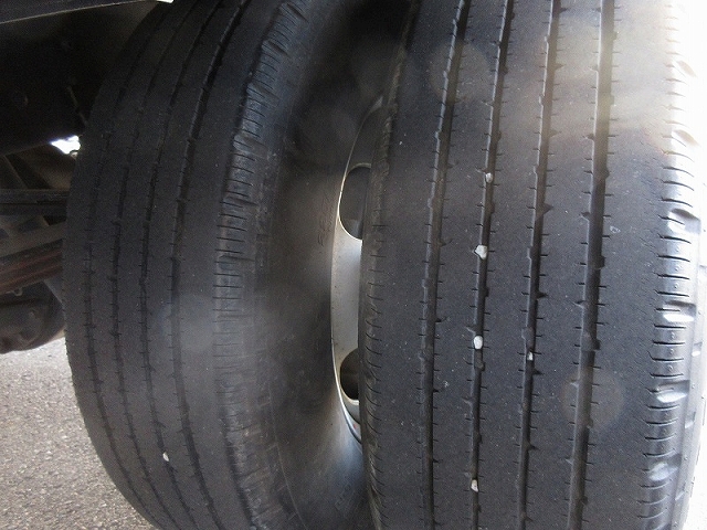 いすゞエルフ幌ウイング小型（2t・3t）[写真24]