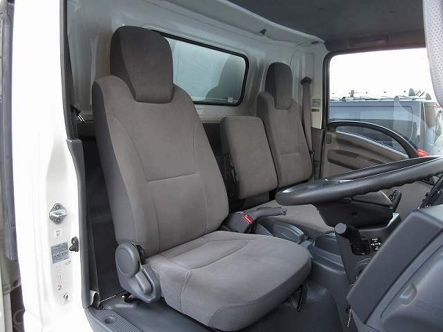 いすゞエルフ幌ウイング小型（2t・3t）[写真25]