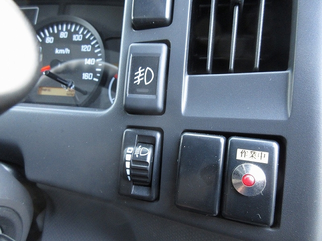 いすゞエルフ幌ウイング小型（2t・3t）[写真28]