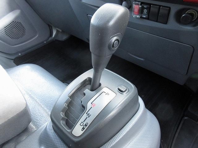 いすゞエルフ幌ウイング小型（2t・3t）[写真31]