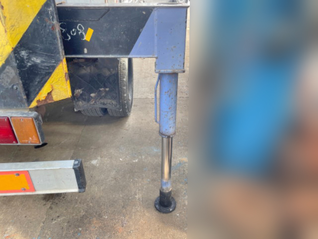 いすゞエルフクレーン3段小型（2t・3t）[写真12]