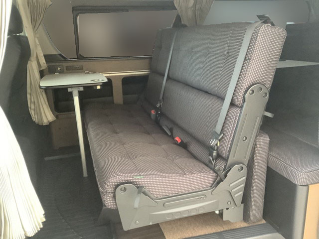 トヨタハイエースキャンピングカー小型（2t・3t）[写真04]