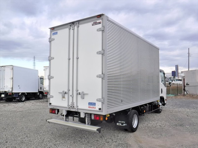 いすゞエルフアルミバン小型（2t・3t）[写真04]