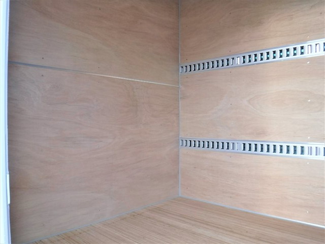 いすゞエルフアルミバン小型（2t・3t）[写真08]