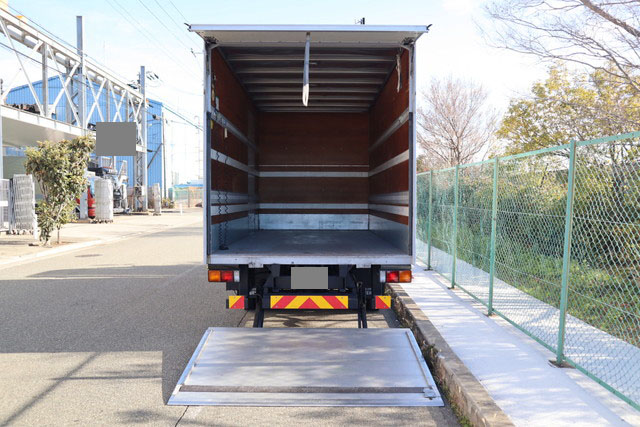 三菱ふそうキャンターアルミバン小型（2t・3t）[写真12]