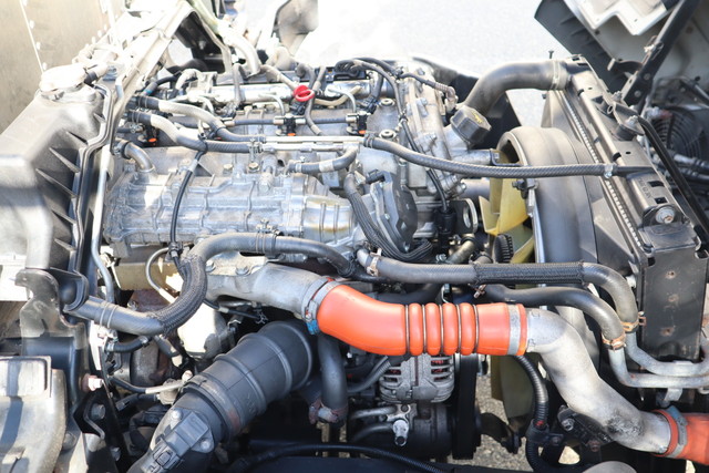 三菱ふそうキャンターアルミバン小型（2t・3t）[写真18]