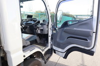 三菱ふそうキャンターアルミバン小型（2t・3t）[写真30]