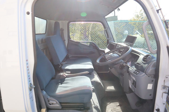 三菱ふそうキャンターアルミバン小型（2t・3t）[写真31]