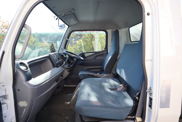 三菱ふそうキャンターアルミバン小型（2t・3t）[写真08]