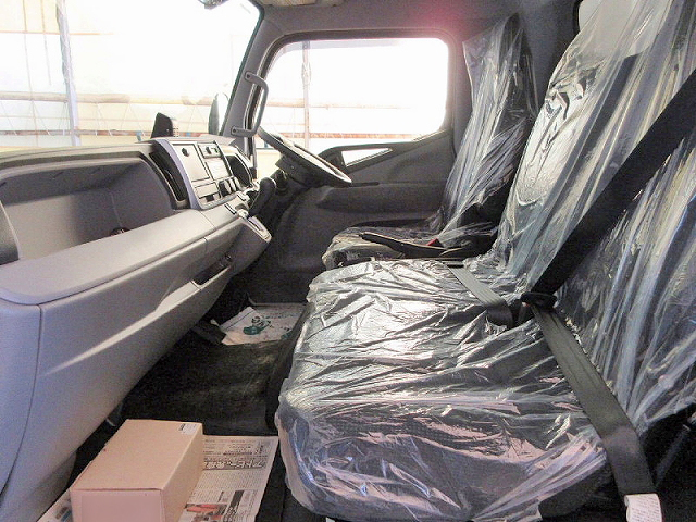 三菱ふそうキャンターアルミウイング小型（2t・3t）[写真13]