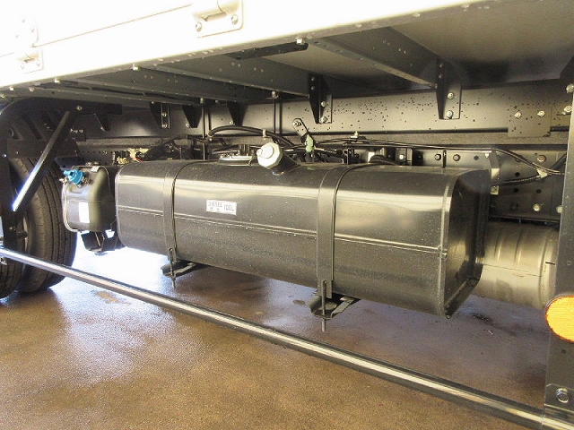 三菱ふそうキャンターアルミウイング小型（2t・3t）[写真09]