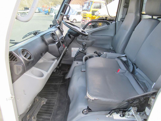 日野デュトロパッカー車（塵芥車）小型（2t・3t）[写真16]