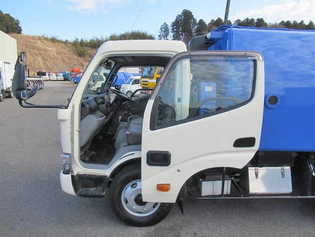 日野デュトロパッカー車（塵芥車）小型（2t・3t）[写真17]