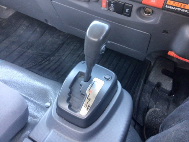 いすゞエルフセーフティクレーン3段小型（2t・3t）[写真31]