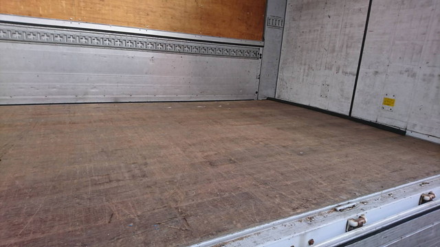 いすゞフォワードアルミウイング増トン（6t・8t）[写真10]