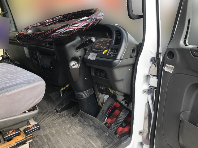 いすゞフォワードアルミウイング増トン（6t・8t）[写真24]