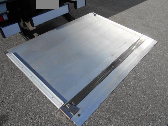 三菱ふそうキャンターアルミバン小型（2t・3t）[写真13]