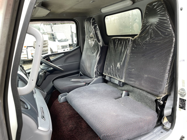 三菱ふそうキャンターアルミバン小型（2t・3t）[写真28]