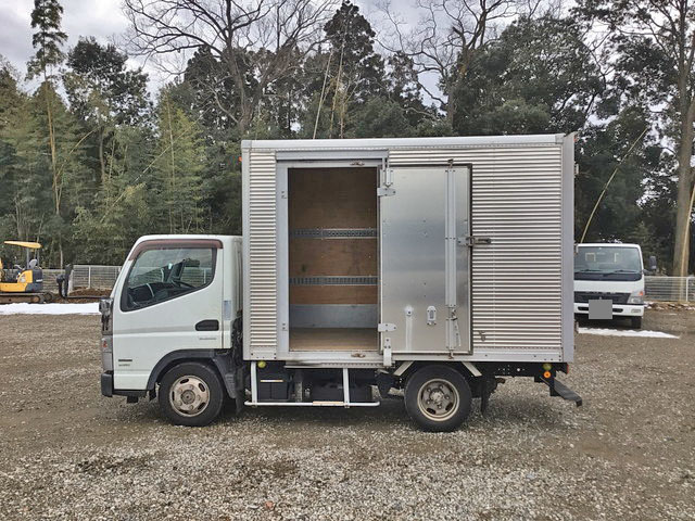 三菱ふそうキャンターアルミバン小型（2t・3t）[写真07]