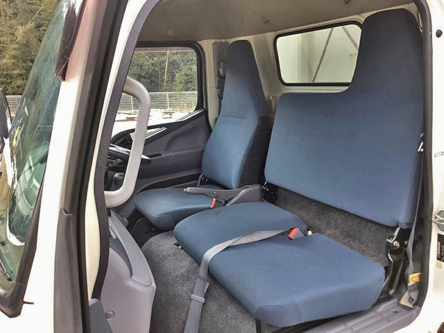 日産アトラス幌ウイング小型（2t・3t）[写真20]