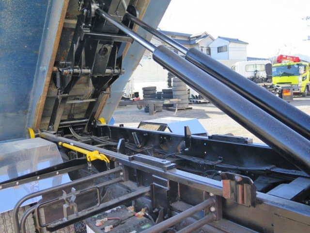 三菱ふそうファイターコンテナ専用車中型（4t）[写真15]