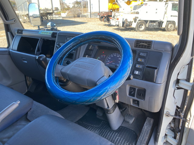 三菱ふそうキャンターアルミバン小型（2t・3t）[写真30]