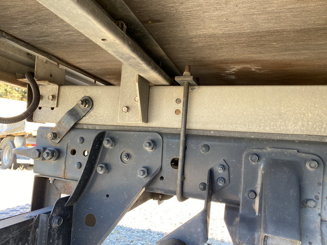 三菱ふそうキャンターアルミバン小型（2t・3t）[写真18]