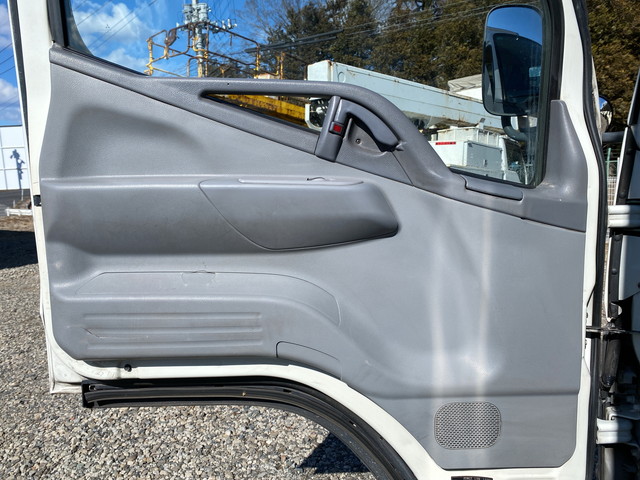 三菱ふそうキャンターアルミバン小型（2t・3t）[写真23]