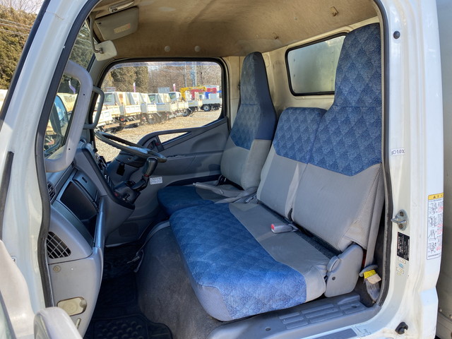 三菱ふそうキャンターアルミバン小型（2t・3t）[写真25]