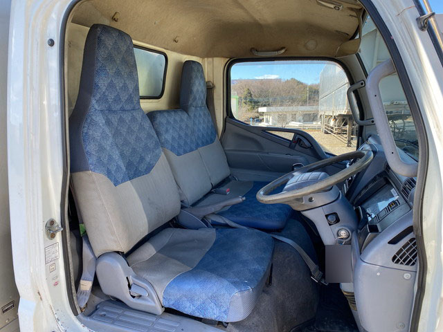 三菱ふそうキャンターアルミバン小型（2t・3t）[写真26]