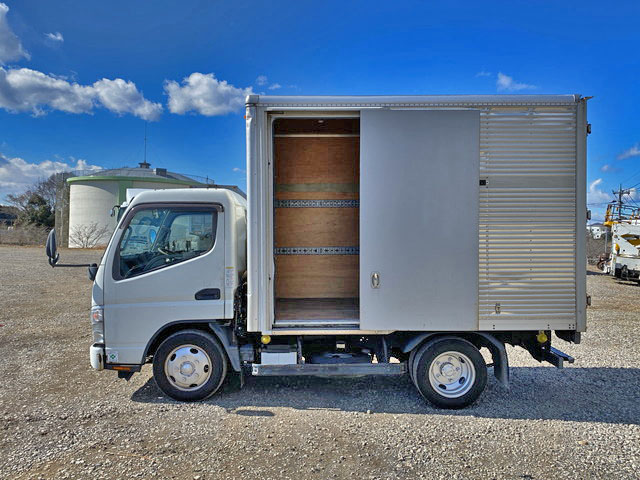 三菱ふそうキャンターアルミバン小型（2t・3t）[写真07]