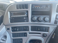 UDトラックスクオンアルミブロック大型（10t）[写真24]