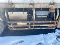 UDトラックスクオンアルミブロック大型（10t）[写真09]