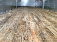 いすゞギガアルミウイング大型（10t）[写真10]