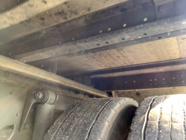 いすゞギガアルミウイング大型（10t）[写真12]