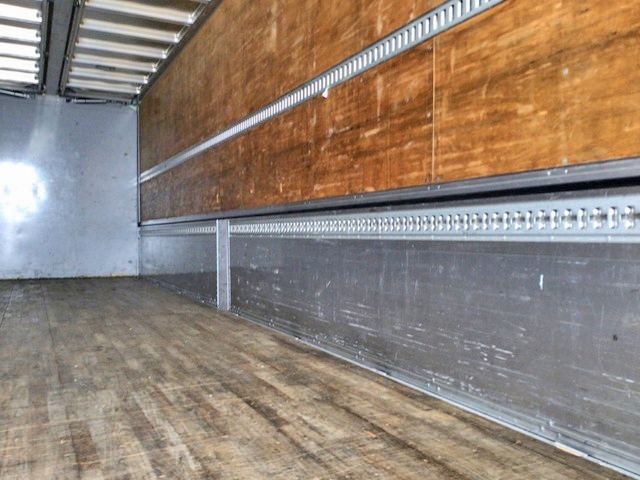 いすゞギガアルミウイング大型（10t）[写真09]