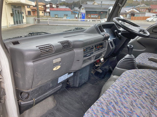 いすゞエルフ平ボディ小型（2t・3t）[写真27]