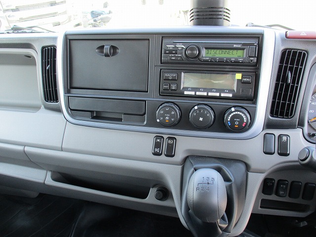 三菱ふそうキャンター冷凍車（冷蔵車）小型（2t・3t）[写真06]