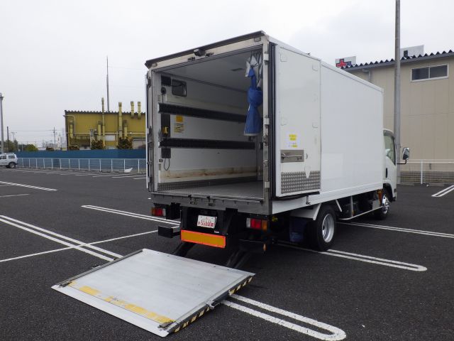 いすゞエルフ冷凍車（冷蔵車）小型（2t・3t）[写真02]