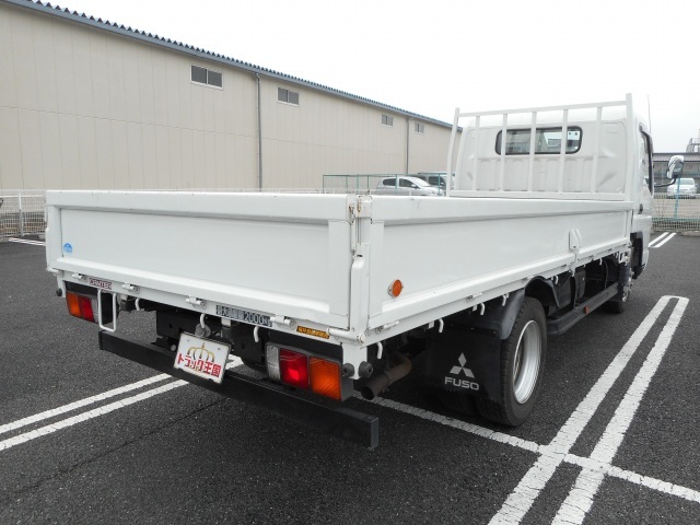 三菱ふそうキャンター平ボディ小型（2t・3t）[写真02]