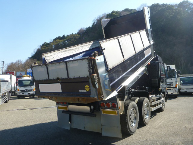 いすゞギガダンプ大型（10t）[写真02]