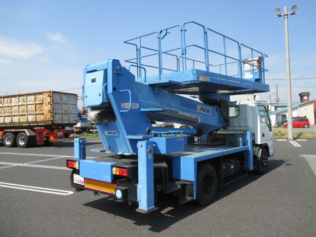 いすゞエルフ高所作業車小型（2t・3t）[写真02]