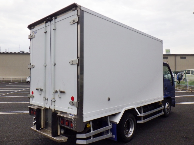 いすゞエルフ冷凍車（冷蔵車）小型（2t・3t）[写真02]