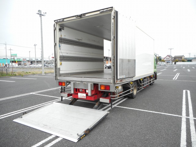いすゞフォワード冷凍車（冷蔵車）中型（4t）[写真02]